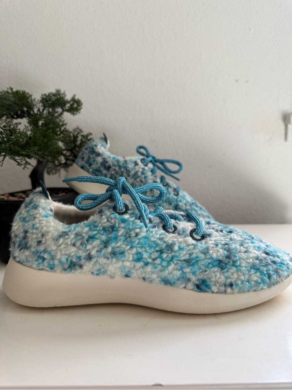 Allbirds Wool Runner Fluffs women size 8 Blue and White Knit Wool Runners